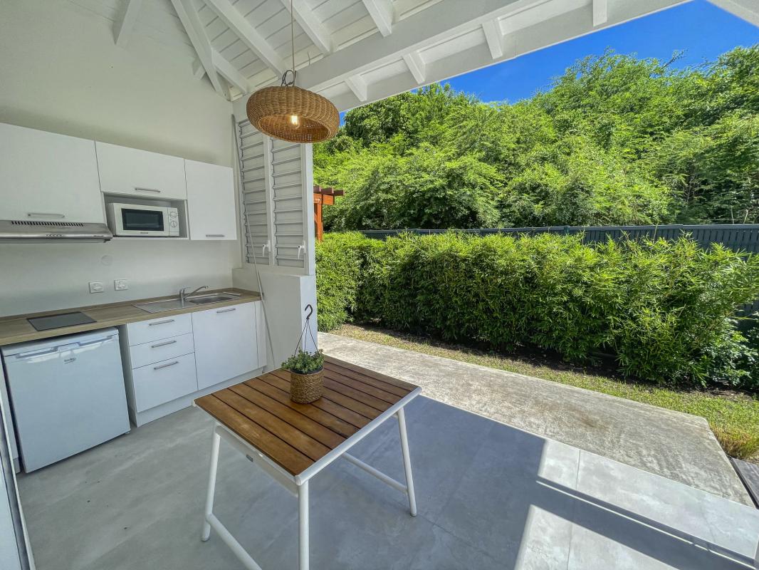 36 Location villa piscine accès plage Saint François Guadeloupe_cuisine exterieure